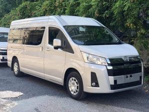 Xe 16 chỗ Toyota Hiace của Xe Liên Tỉnh 247 phục vụ thuê xe tại Đà Nẵng