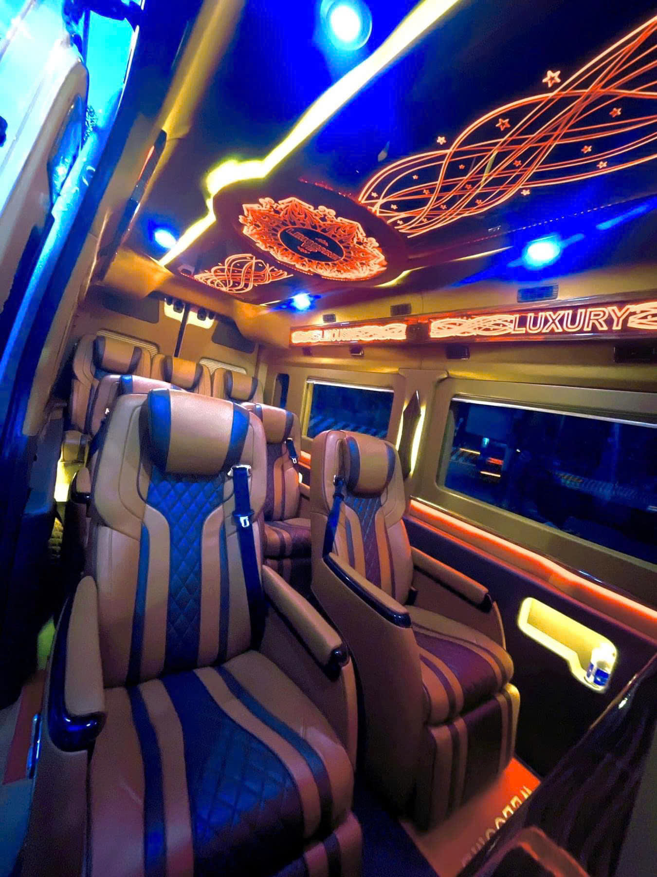 Thuê Xe Limousine Giá Rẻ đi sân bay
