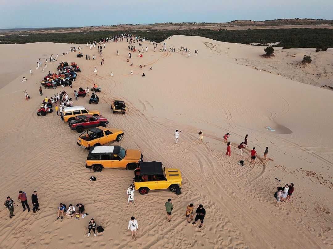 Đồi cát bay Mũi Né điểm tham quan khi thuê xe 7 chỗ đi Phan Thiết