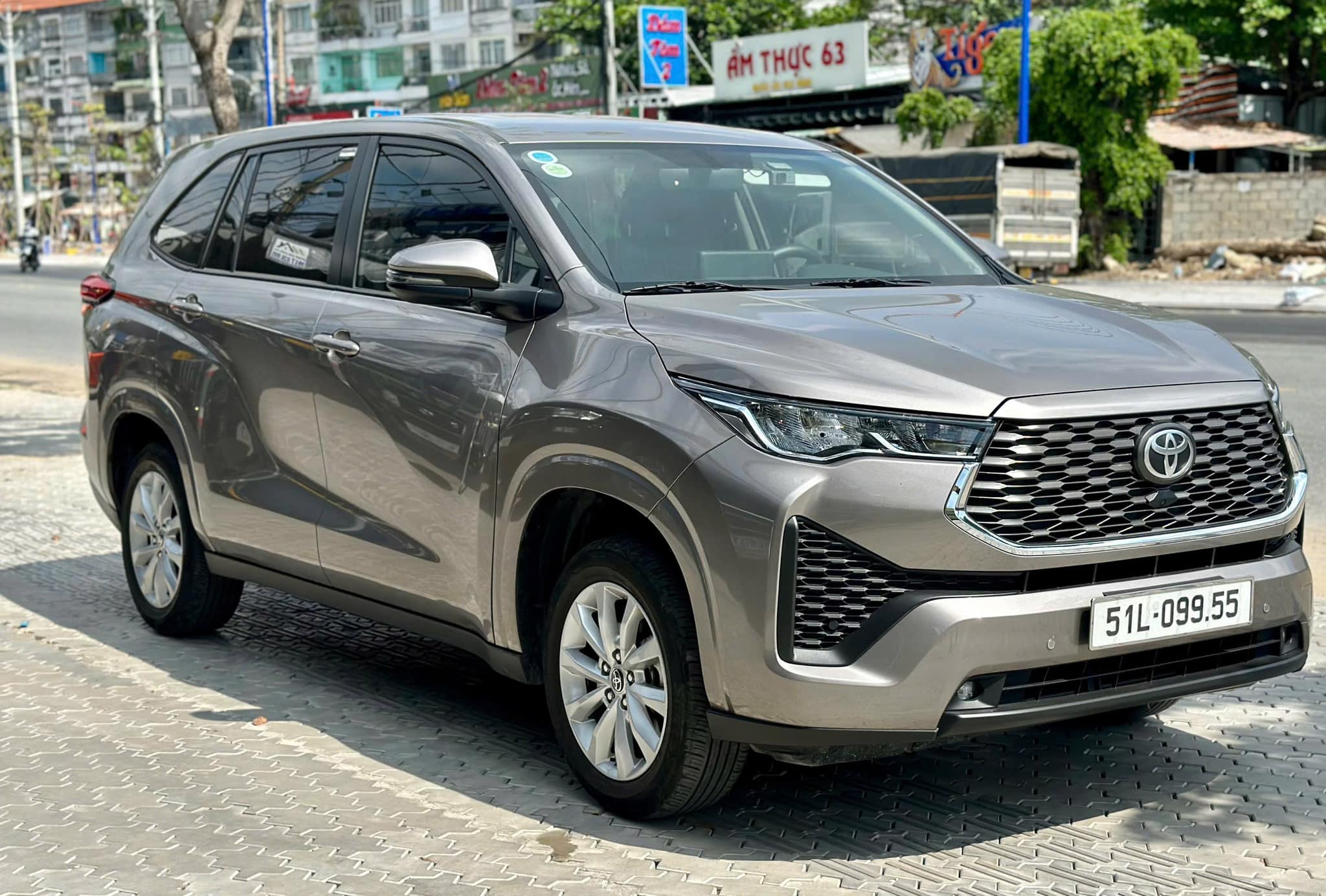 Thuê xe 7 chỗ Toyota Innova Fortuner Sài Gòn đi Long Xuyên