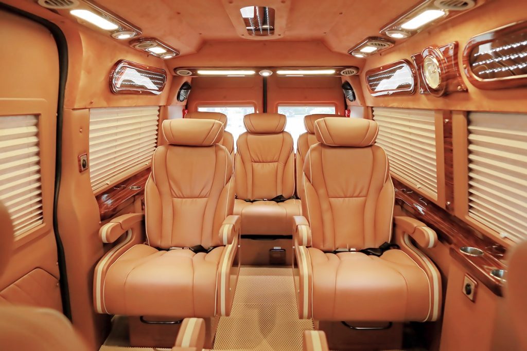 Thuê xe Limousine 9 chỗ Sài Gòn đi Long Xuyên An Giang