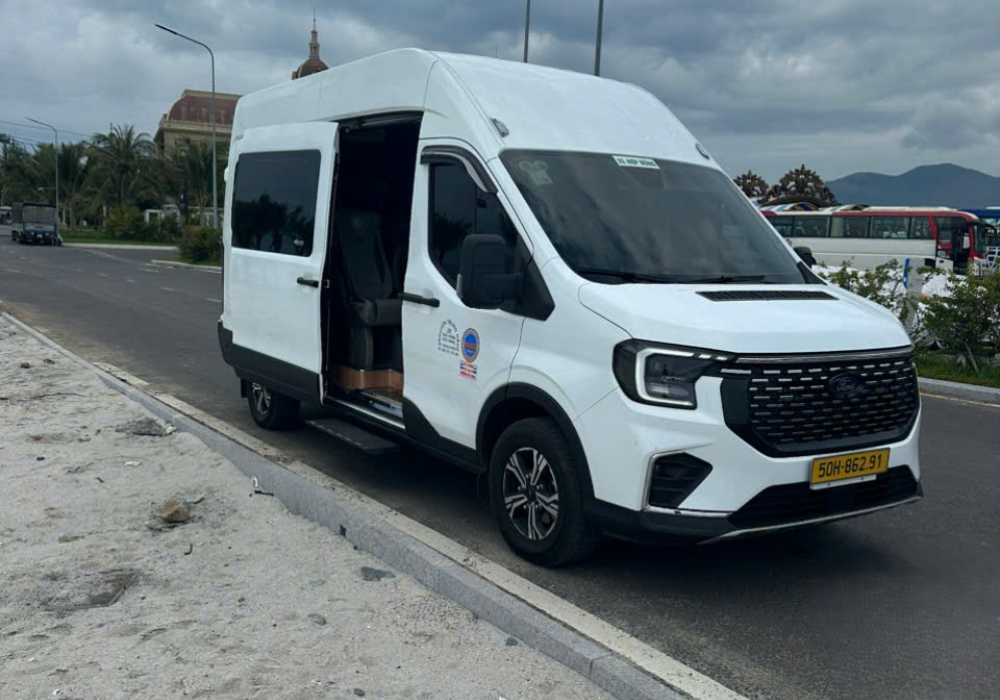 Xe 16 chỗ Ford Transit cho tuyến Sài Gòn đi Biên Hòa Đồng Nai