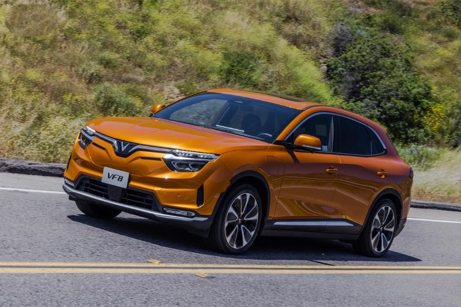 Xe 4 chỗ đời mới có tài xế cho tuyến Sài Gòn đi Đồng Nai