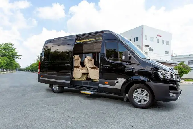 Thuê xe Limousine có tài xế